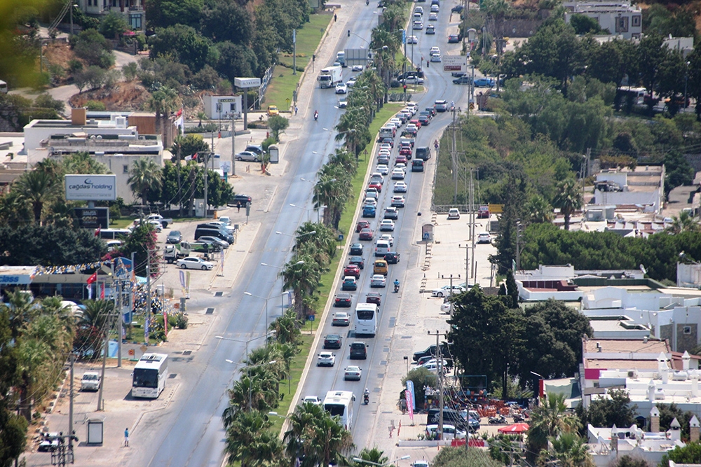 Dönüş yolu kilitlendi, Bodrum trafiği durdu