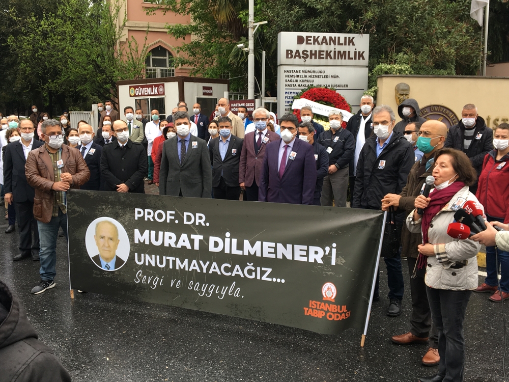 Duayen hoca Prof. Dr. Murat Dilmener İstanbul Tıp Fakültesi önünde anıldı