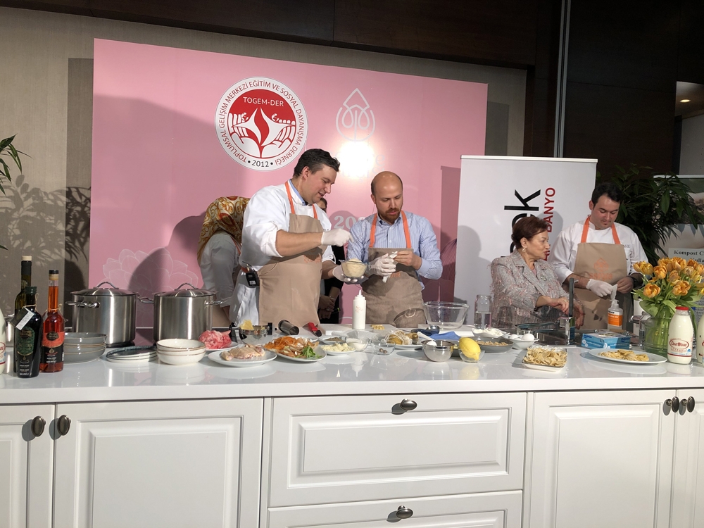 Dünya Etnospor Konfederasyonu Başkanı Erdoğan, İtalyan Şefle ’sıfır atık’ yemek yaptı