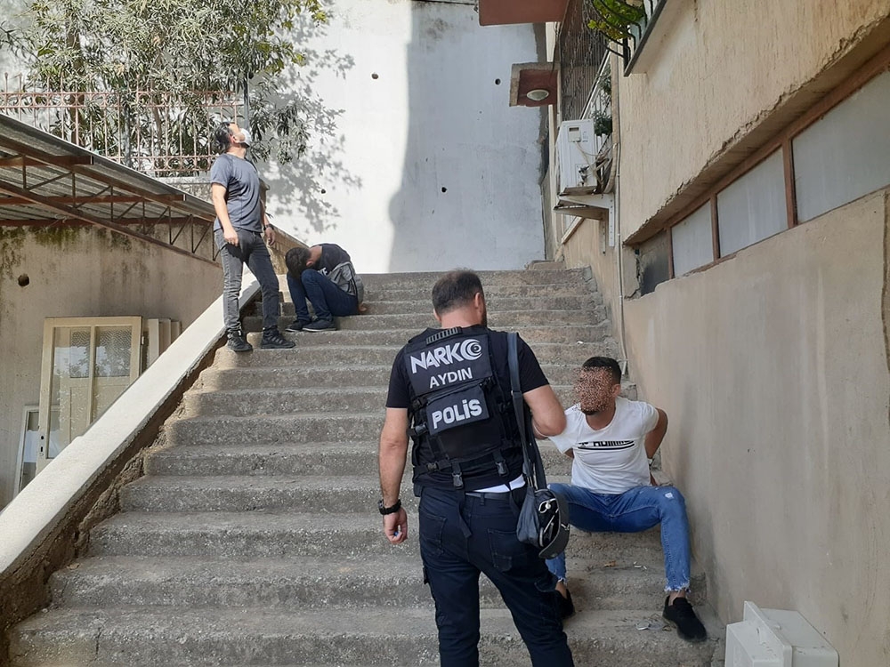 Dünya evine değil, cezaevine girdi