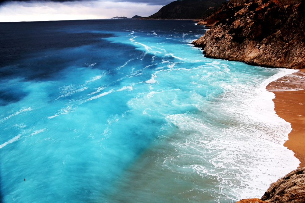 Dünyaca Ünlü Plajda Yağmur Sonrası Görsel Şölen