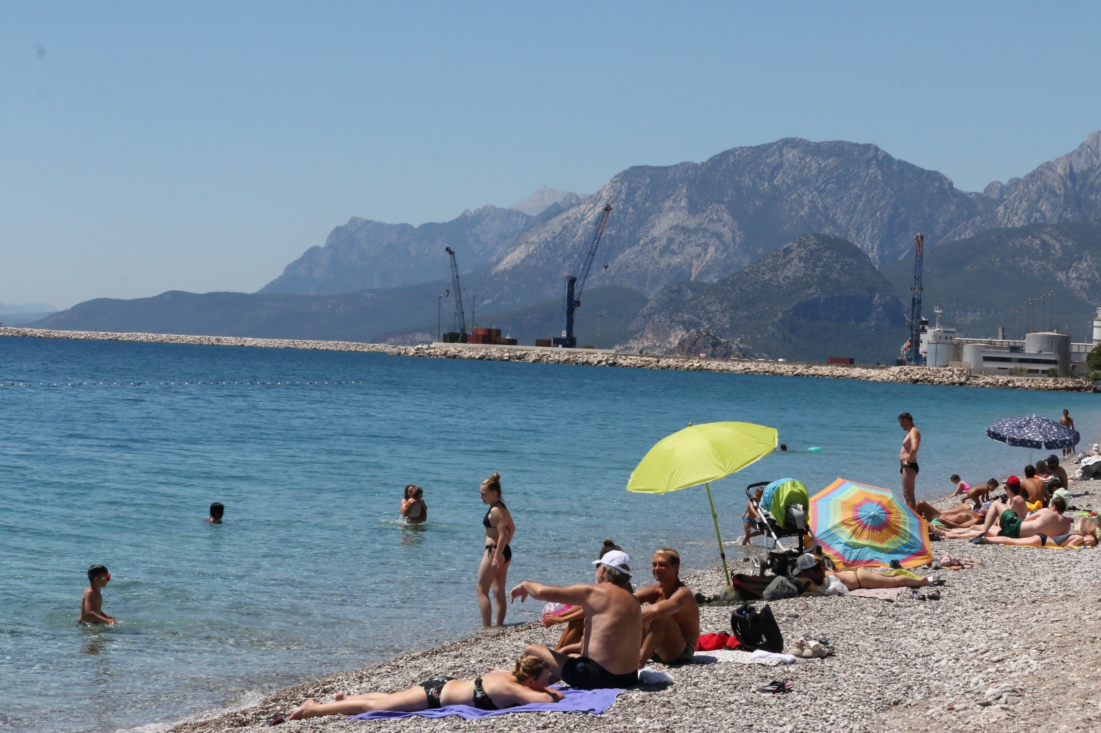Dünyaca ünlü sahil tek kısıtlama gününde turistlere kaldı