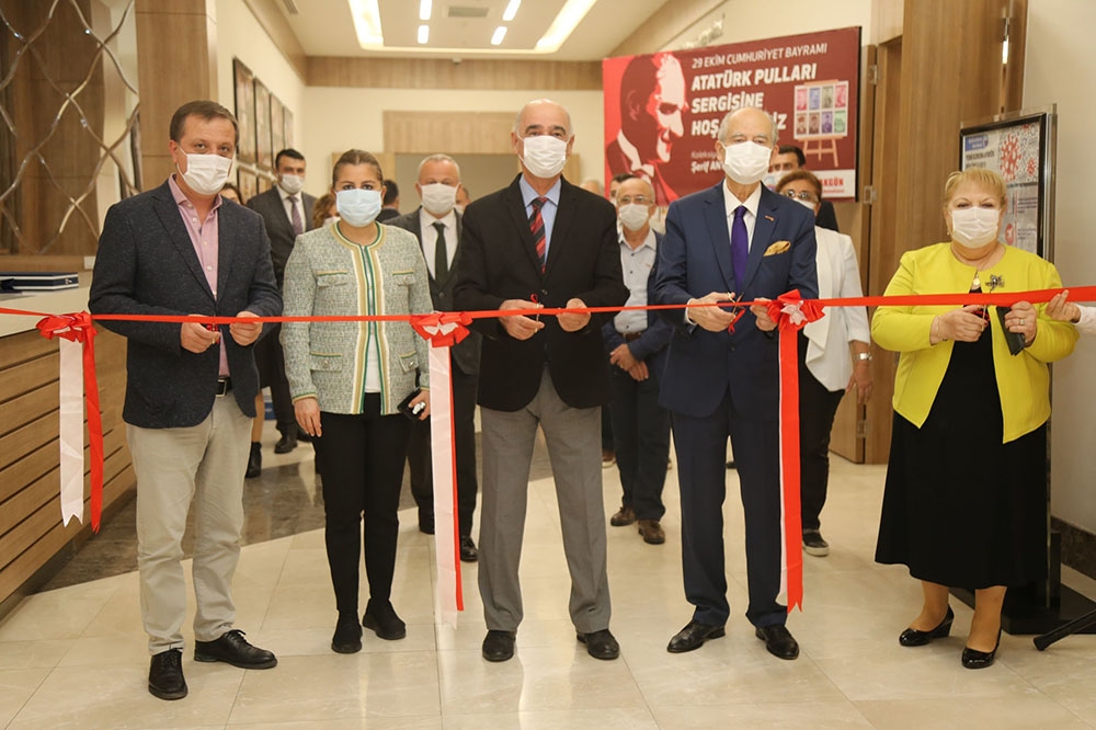 Dünyada ve Türkiye’de Atatürk için bastırılan pullar sergilendi