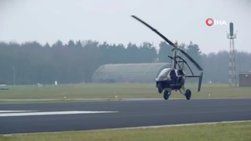 Dünyanın Seri Üretime Geçilen Uçan Arabası Tanıtıldı