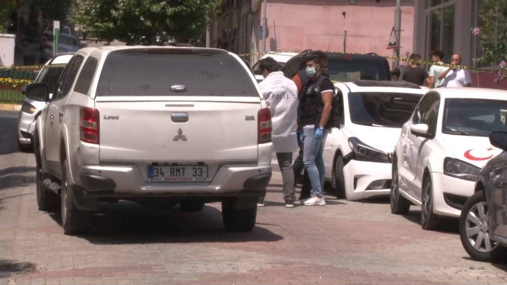 Dur ihtarına uymadılar, polis aracına çarparak kaçtılar