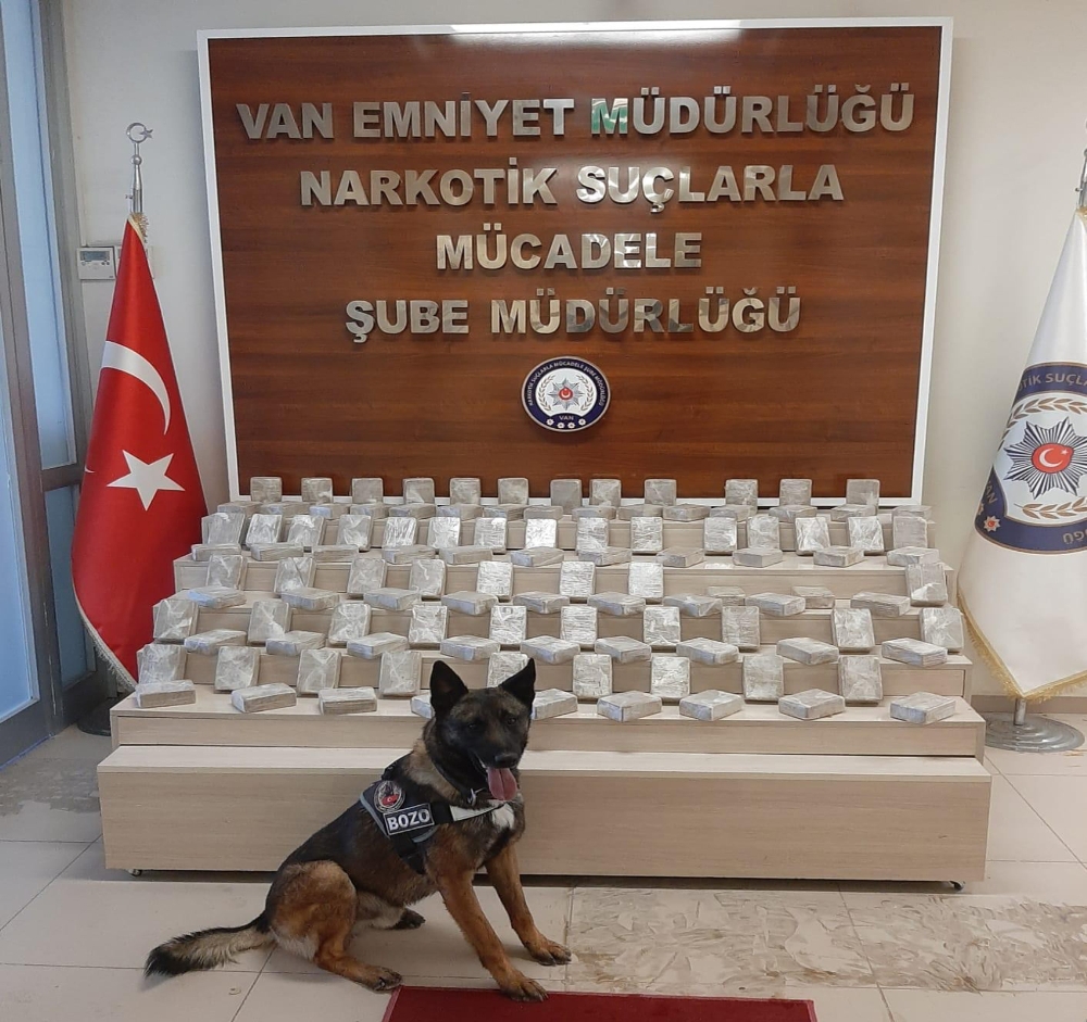 ‘Dur’ ihtarına uymayarak kaçan araçta 56 kilo eroin ele geçirildi