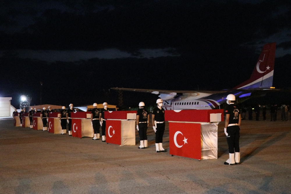Düşen uçakta şehit olan polislere uğurlama töreni