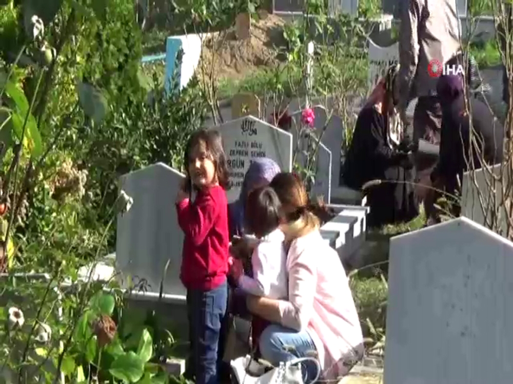 Düzce Depreminin 20. Yıldönümünde Deprem Şehitliği Doldu Taştı