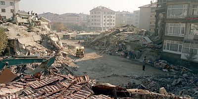 Düzce depreminin üzerinden 25 yıl geçti