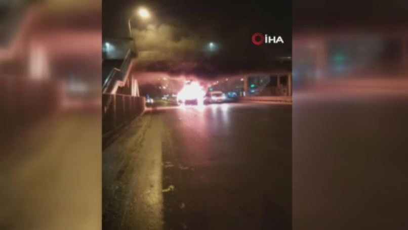 E-5 Karayolu’nda alev alev yanan kamyonet kamerada