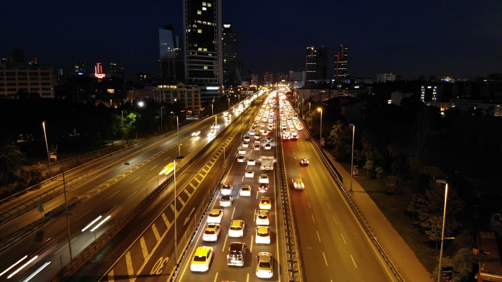 E-5 karayolunda yoğun trafik havadan görüntülendi