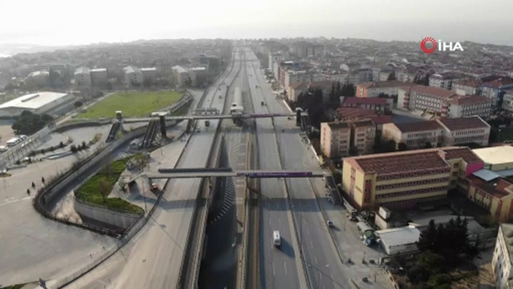 E-5 ve metrobüs istasyonlarının boş hali havadan görüntülendi