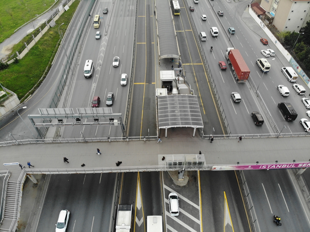 E-5 ve metrobüs yollarında kısıtlama sonrası hareketlilik drone ile görüntülendi