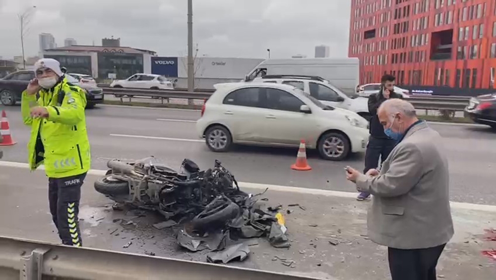 E-5’te motosiklet otomobile arkadan çarptı: 1 ölü