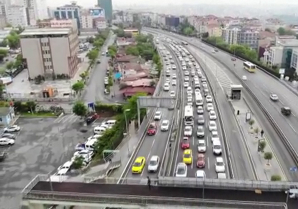 E-5’teki trafik yoğunluğu havadan görüntülendi