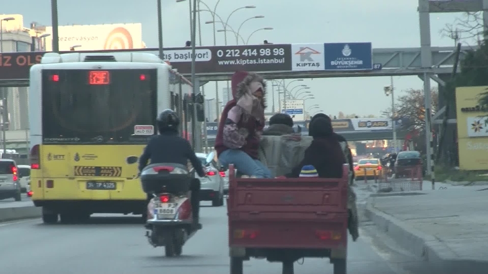 E5’te motosikletle tehlikeli yolculuk