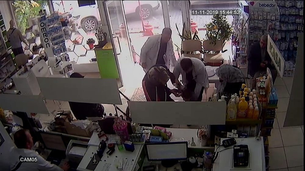 Eczacı Nefes Borusuna Şeker Kaçan Çocuğun Hayatını Kurtardı