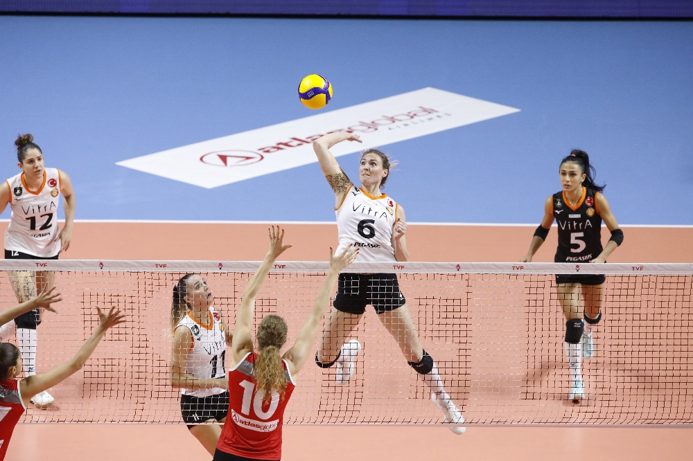 Eczacıbaşı Vitra Liderliğini Sürdürdü