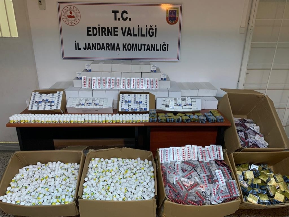 Edirne’de 703 bin TL’lik cinsel içerikli kaçak hap ve jel ele geçirildi