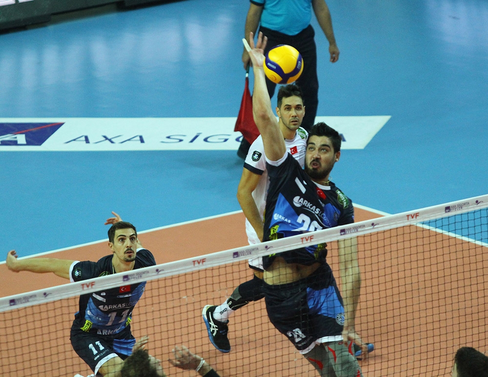 Efeler Ligi: İstanbul Büşükşehir Belediyespor: 1 - Arkas Spor: 3