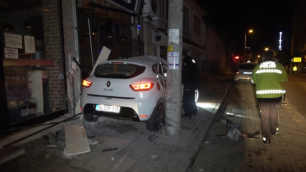 Ekiplerden kaçtı, dükkana ışık hızıyla böyle girdi