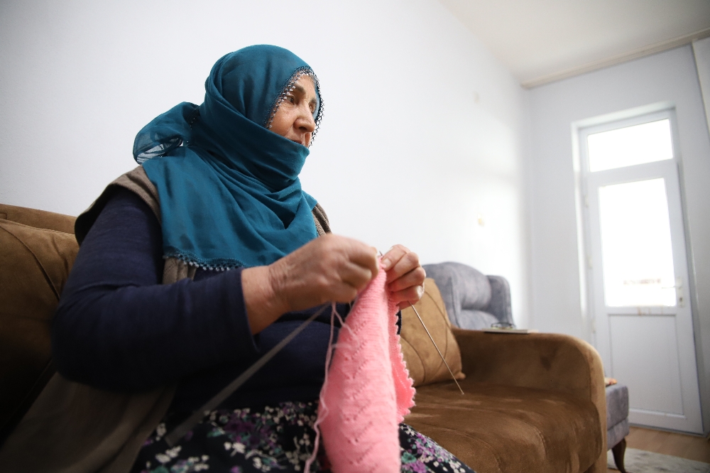 Elazığ depreminde enkazdan 17 saat sonra kurtarılan Hatun nine o anları anlattı