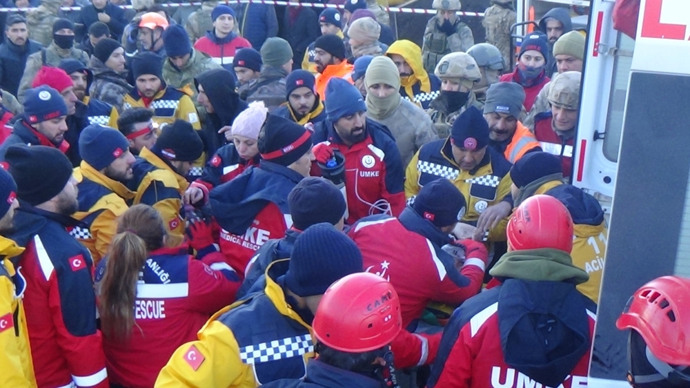 Elazığ dün akşam 6,8 büyüklüğünde depremle sarsıldı.