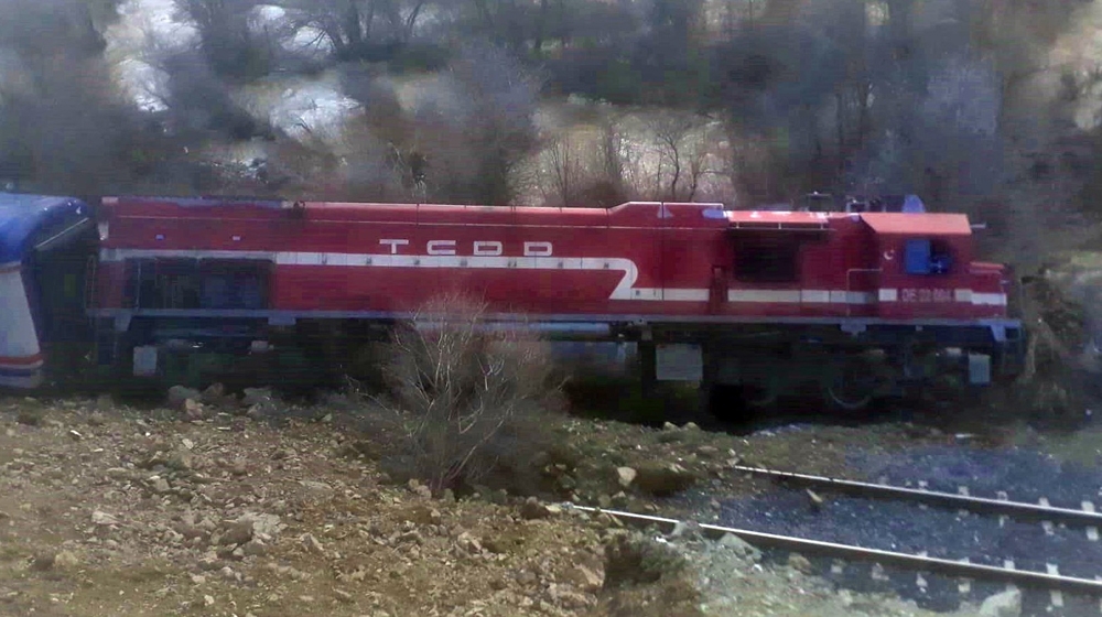 Elazığ’a heyelan nedeniyle tren yoldan çıktı, facia ucuz atlatıldı