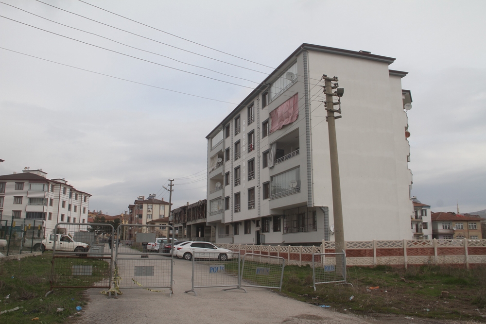 Elazığ’da, 5 katlı apartmana korona karantinası