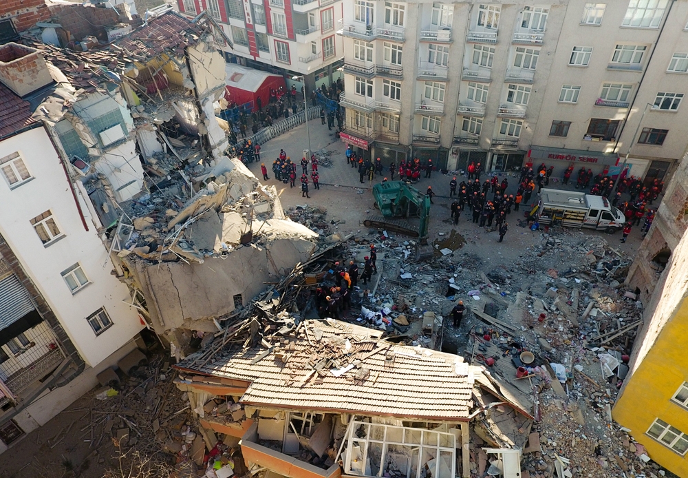 Elazığ’da arama kurtarma çalışmaları drone ile görüntülendi