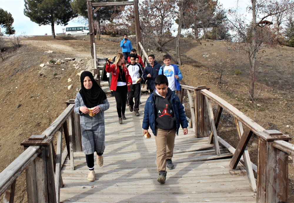 Elazığ’da depremzede çocuklara doğal terapi