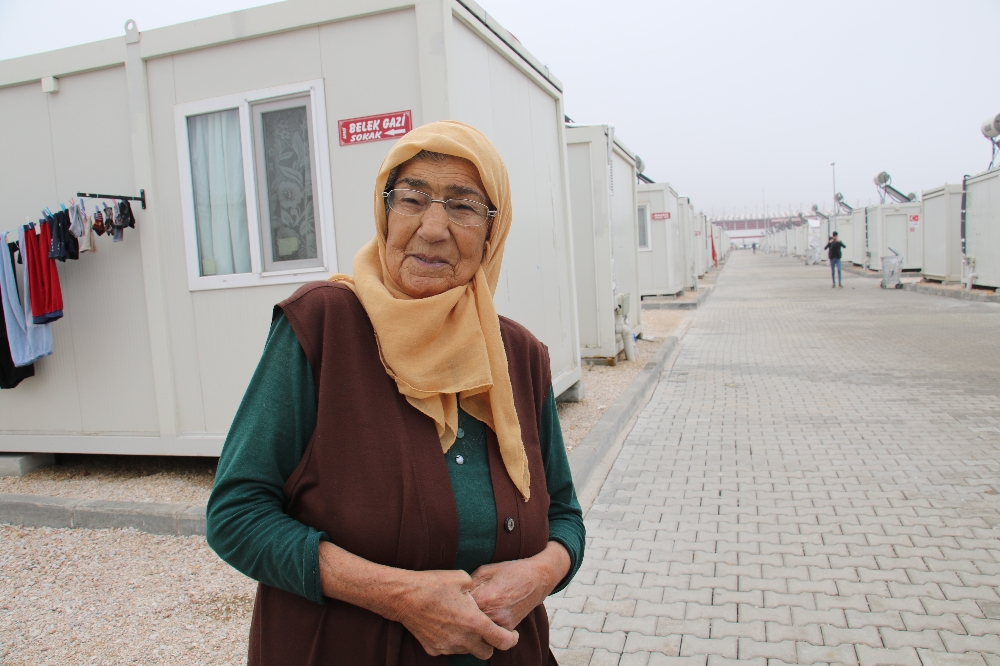 Elazığ’da depremzedeler: ’Ekmeği, suyu, elektriği veriyorlar, biz daha devletten ne isteyelim