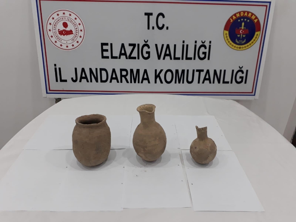 Elazığda Jandarma, Roma Dönemine Ait Küp Ve Testiler Ele Geçirdi
