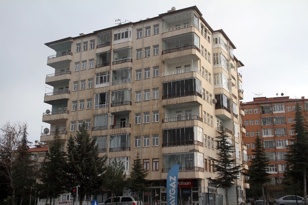 Elazığ’da karantina altına alınan apartman 2’ye yükseldi