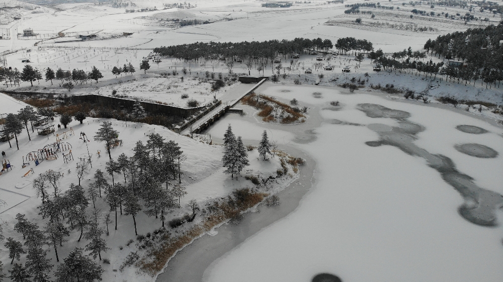 Elazığ’da soğuktan baraj dondu