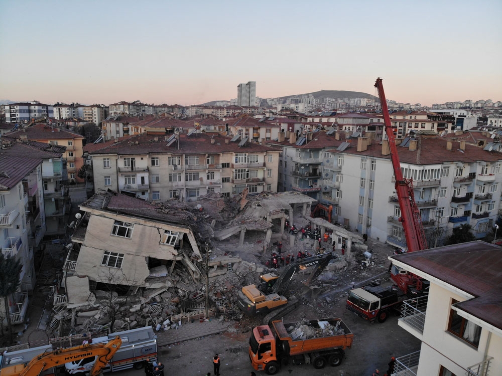Elazığ’da süren enkaz çalışmaları havadan görüntülendi