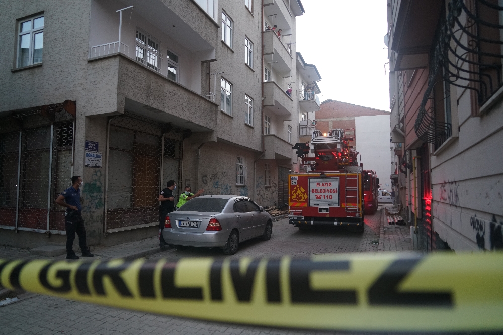 Elazığ’da yangında 3 kişi dumandan etkilendi
