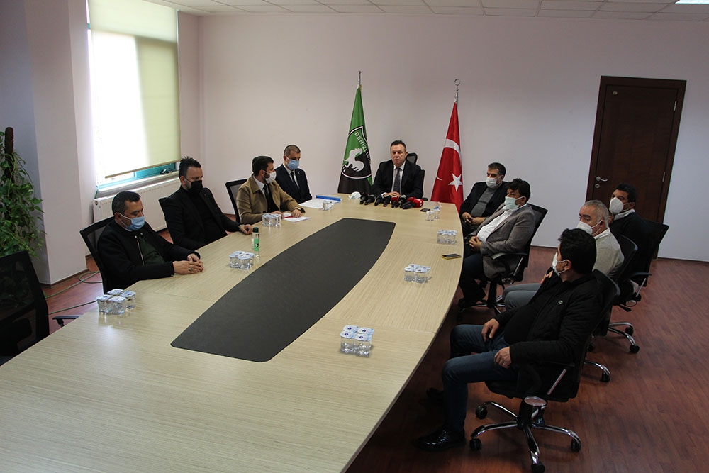 Eleştirilerin odağındaki Denizlispor’un yönetimi tam kadro açıklama yaptı