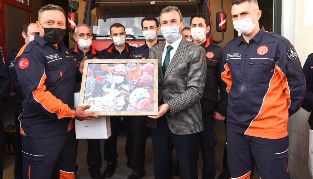 Elif’in parmağını tuttuğu kahraman İtfaiyeci: “Ölmüş olduğunu düşünmüştük