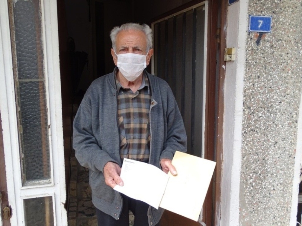 Emekli maaşını ’Helal olsun’ diyerek bağışladı
