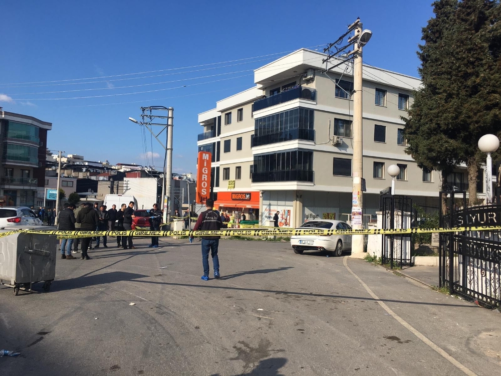Emekli polis silahıyla dehşet saçtı: 1’i ağır 2 yaralı