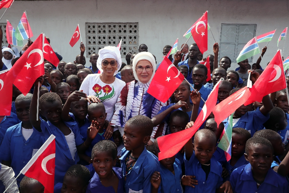 Emine Erdoğan Gambiya’da okul ve cami açılışı yaptı