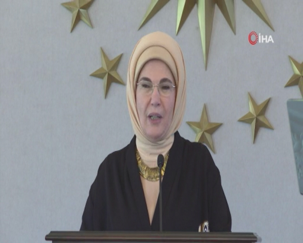 Emine Erdoğan öğretmenlerle bir araya geldi