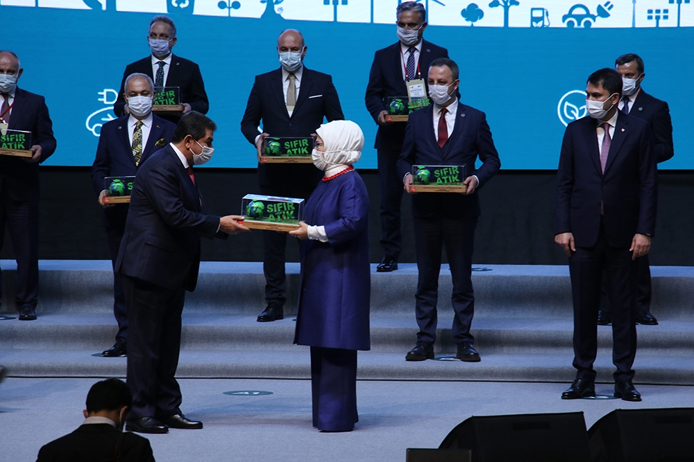 Emine Erdoğan Sıfır Atık ve Belediyeler Kongre ve Ödül Törenine katıldı