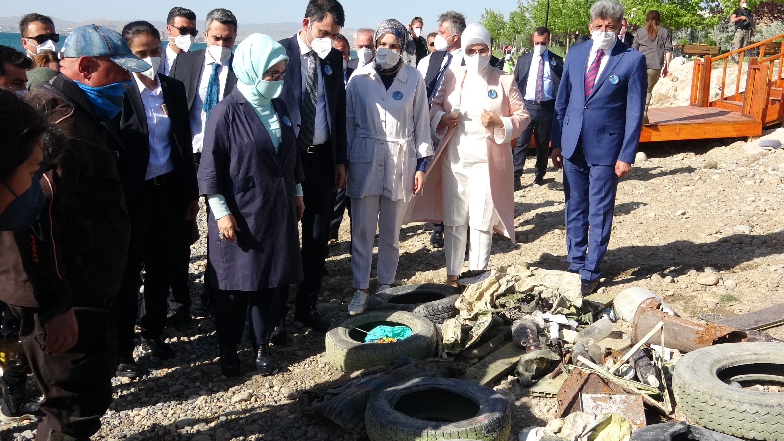 Emine Erdoğan ve Bakan Kurum’un Van ziyareti