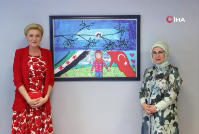 Emine Erdoğan ve Polonya Cumhurbaşkanı Duda’nın eşi PIKTES’i ziyaret etti