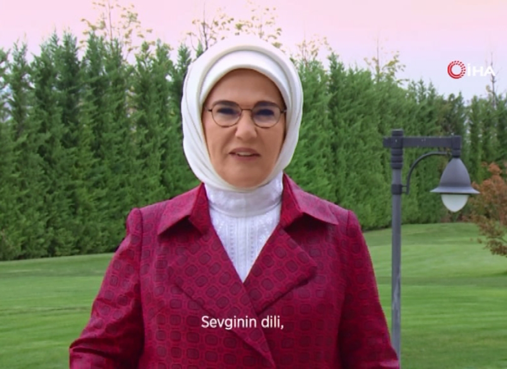 Emine Erdoğan’dan işaret dili paylaşımı