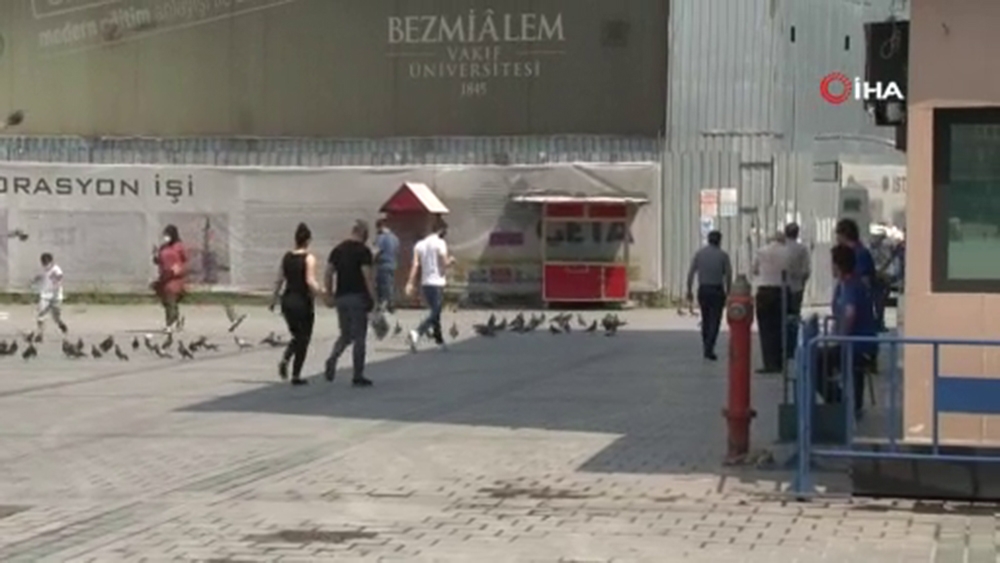 Eminönü Meydanı’nda kısıtlama sonrası hareketlilik başladı
