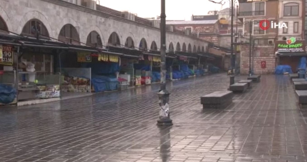 Eminönü Meydanı’nda yasak sonrası sessizlik hakim