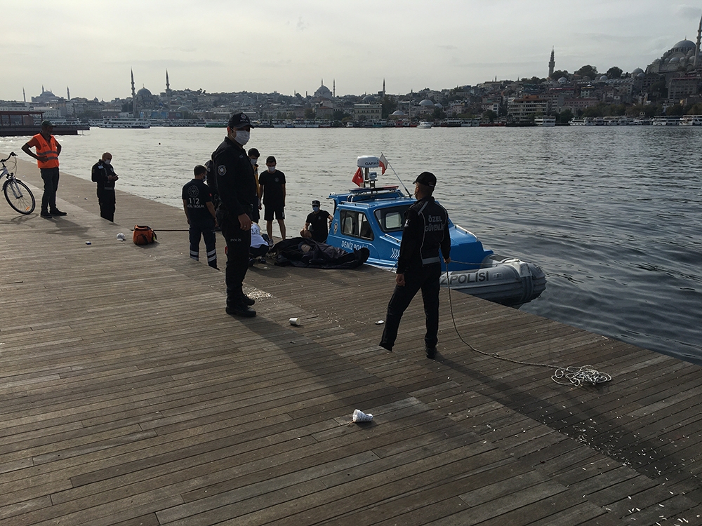Eminönü’nde denizden erkek cesedi çıktı